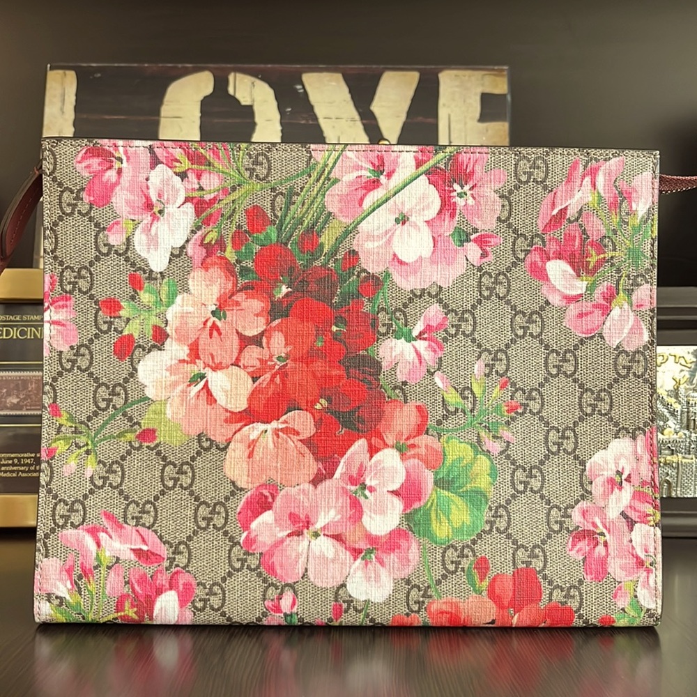 Beautiful Pochette Gucci GG Bloom in Mint condition!